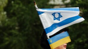 люди на акції проти дискримінації