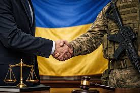 військовозобов’язаний тримає повістку